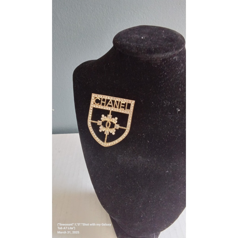 Chanel‎ Brooch Pin Gold Shield Logo CC Rhinestone Embellished Designer Jewelry - Picture 5 of 5